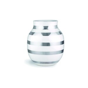 Biela kameninová váza s detailmi v striebornej farbe Kähler Design Omaggio